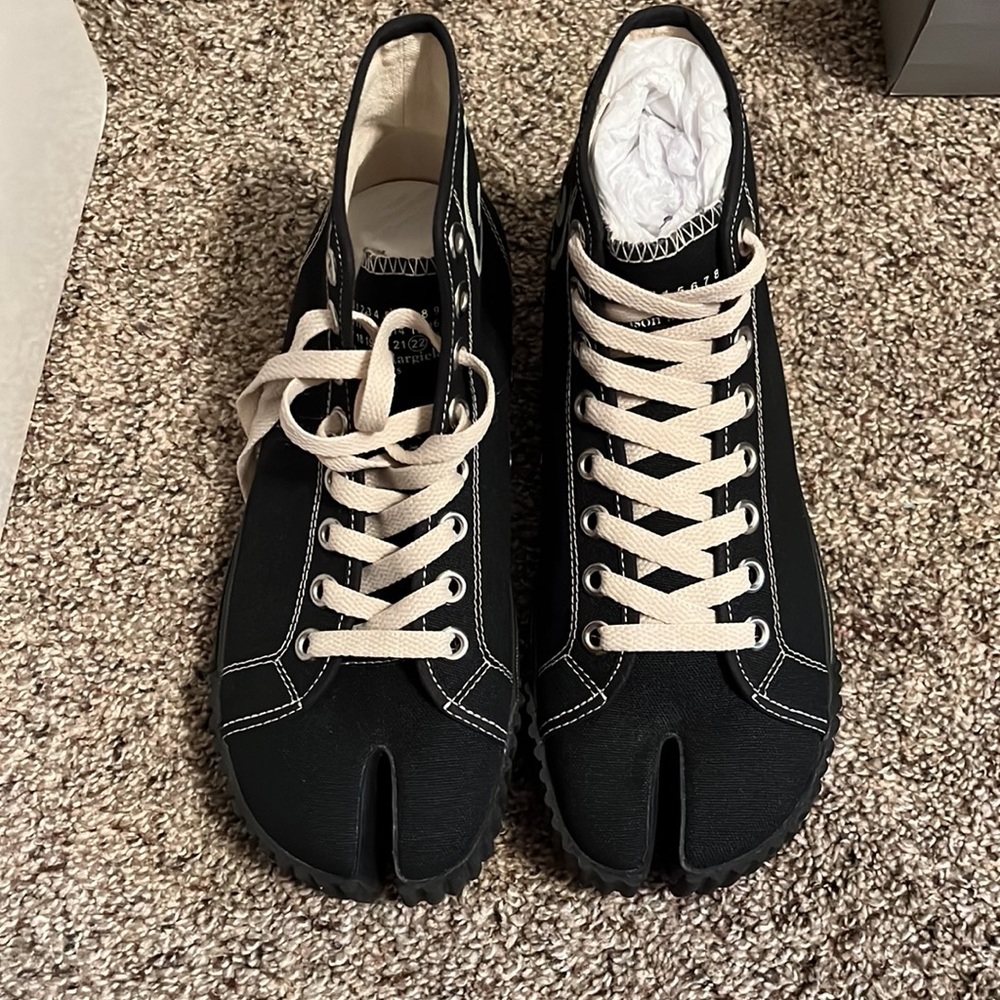 Maison Margeila Tabi Split-Toe Canvas Low-Top Sneakers